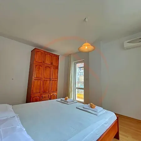 The Sunny Space Of * Warna